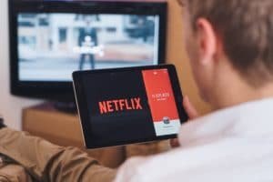 Netflix, abbonamenti in calo: l’analisi di JP Morgan
