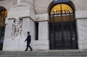 <div>**Borsa: Milano ancora in calo, da inizio conflitto bruciati circa 44 mld’**</div>
